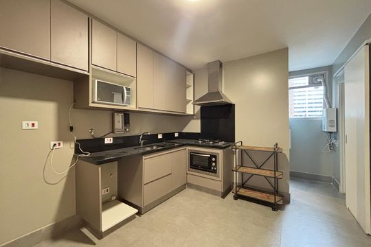 Cozinha de apartamento para alugar com 3 quartos, 98m² em Itaim Bibi, São Paulo