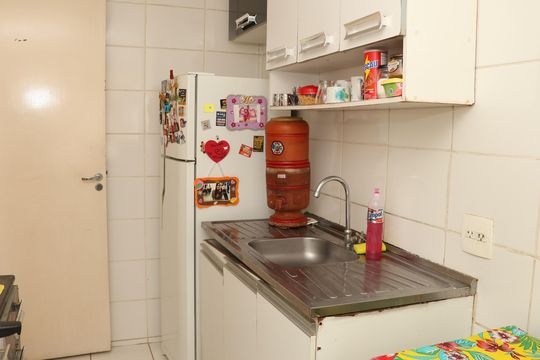 Cozinha de apartamento para alugar com 2 quartos, 50m² em Jardim Maria Inês, Aparecida de Goiânia