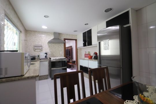 Cozinha de casa à venda com 3 quartos, 175m² em Vila Antonieta, São Paulo