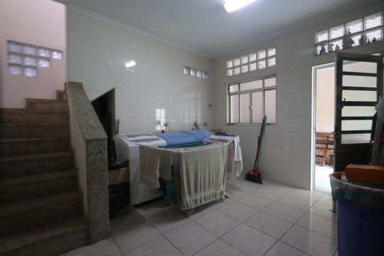 Lavanderia de casa à venda com 3 quartos, 175m² em Vila Antonieta, São Paulo