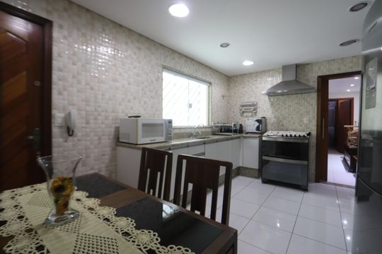 Cozinha de casa à venda com 3 quartos, 175m² em Vila Antonieta, São Paulo