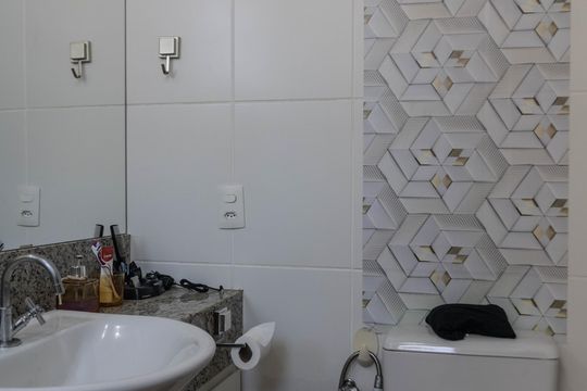 Banheiro da Suíte de apartamento para alugar com 3 quartos, 180m² em Buritis, Belo Horizonte