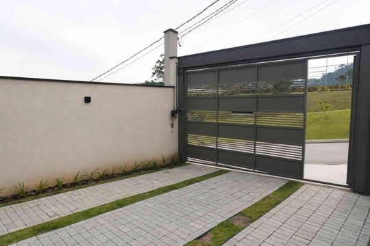 Garagem de casa de condomínio à venda com 2 quartos, 177m² em Villas do Jaguari, Santana de Parnaíba