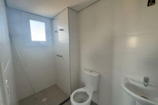 Banheiro social de apartamento para alugar com 2 quartos, 57m² em Rondônia, Novo Hamburgo