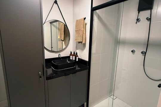 Banheiro de kitnet/studio à venda com 1 quarto, 23m² em Campo Belo, São Paulo