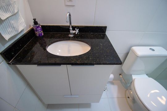 Banheiro de apartamento para alugar com 2 quartos, 57m² em Vossoroca, Votorantim