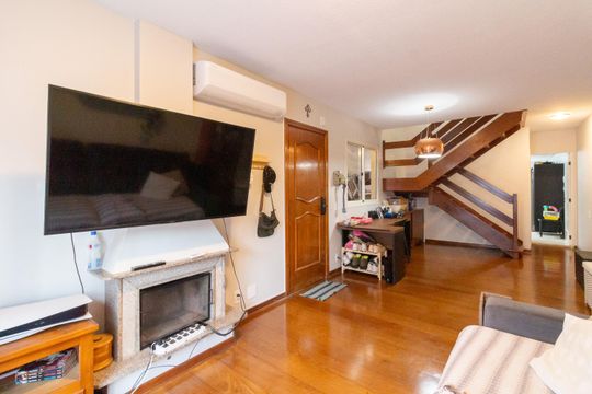 Sala de casa de condomínio à venda com 3 quartos, 142m² em Jardim Rosa Maria, São Paulo