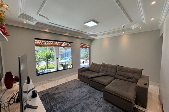Sala  de casa à venda com 4 quartos, 560m² em Setor Habitacional Vicente Pires, Brasília