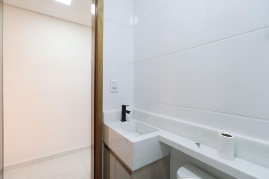 Banheiro de casa para alugar com 1 quarto, 28m² em Penha de França, São Paulo