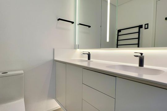 Banheiro da suíte 2 de apartamento para alugar com 2 quartos, 105m² em Pinheiros, São Paulo