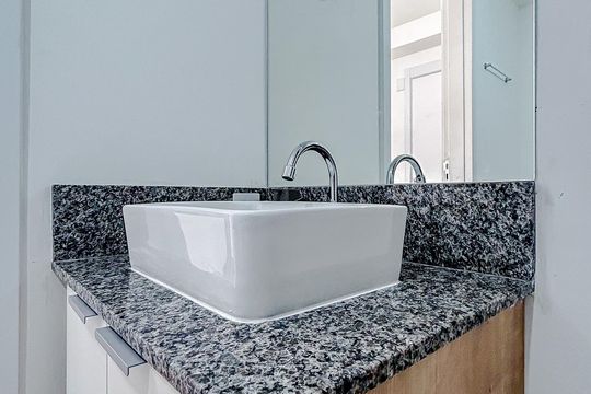 Banheiro de kitnet/studio para alugar com 1 quarto, 25m² em Penha de França, São Paulo