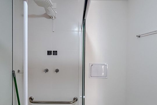 Banheiro de kitnet/studio para alugar com 1 quarto, 25m² em Penha de França, São Paulo