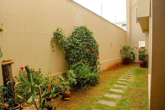 Quintal de casa à venda com 4 quartos, 208m² em Residencial Morumbi, Goiânia