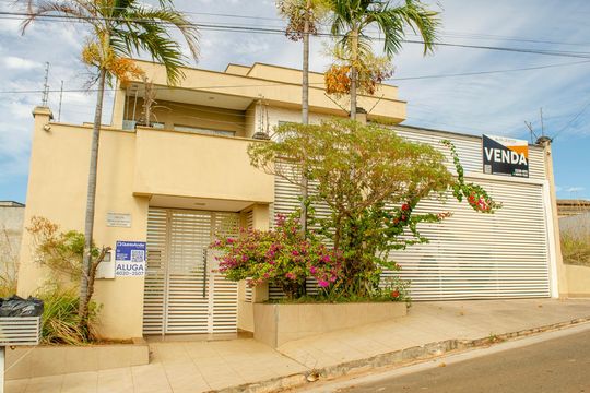 Fachada de casa à venda com 4 quartos, 208m² em Residencial Morumbi, Goiânia