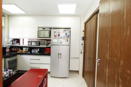 Cozinha de apartamento à venda com 3 quartos, 130m² em Buritis, Belo Horizonte