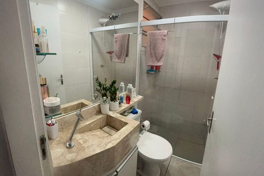 Banheiro de apartamento à venda com 2 quartos, 47m² em Residencial Cosmos, Campinas