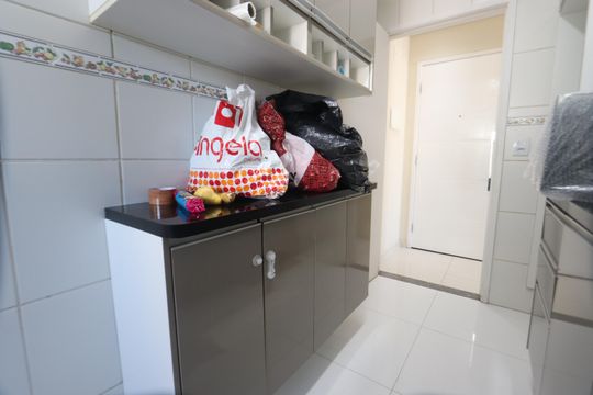 Cozinha de apartamento à venda com 2 quartos, 57m² em Vila Antonieta, São Paulo