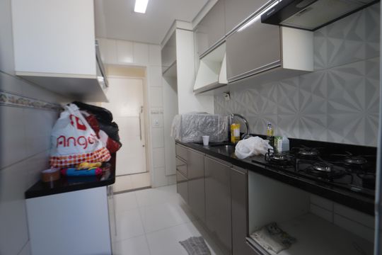 Cozinha de apartamento à venda com 2 quartos, 57m² em Vila Antonieta, São Paulo