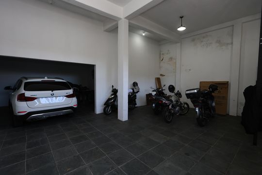 Garagem de casa à venda com 3 quartos, 150m² em Jardim das Palmas, São Paulo
