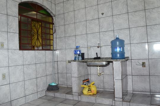 Cozinha e Área de Serviço de casa para alugar com 1 quarto, 40m² em Maria Goretti, Belo Horizonte