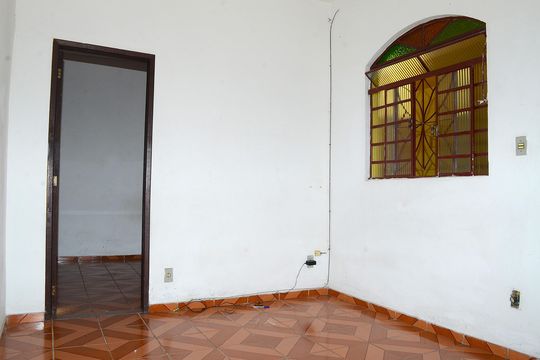 Sala de casa para alugar com 1 quarto, 40m² em Maria Goretti, Belo Horizonte