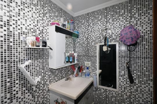 Banheiro de apartamento à venda com 2 quartos, 49m² em Conceição, Diadema