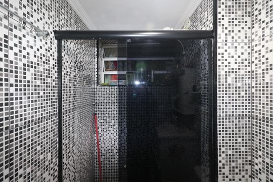 Banheiro de apartamento à venda com 2 quartos, 49m² em Conceição, Diadema