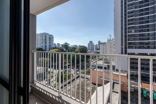 Varanda de kitnet/studio para alugar com 1 quarto, 27m² em Santo Amaro, São Paulo