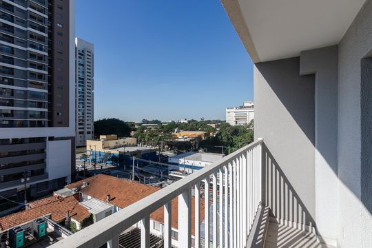 Varanda de kitnet/studio para alugar com 1 quarto, 27m² em Santo Amaro, São Paulo