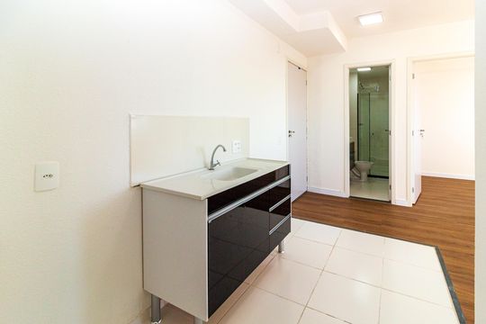 Cozinha e Área de Serviço de apartamento para alugar com 2 quartos, 34m² em Veleiros, São Paulo
