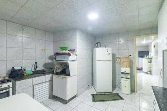 Cozinha de casa à venda com 2 quartos, 300m² em Uberaba, Curitiba