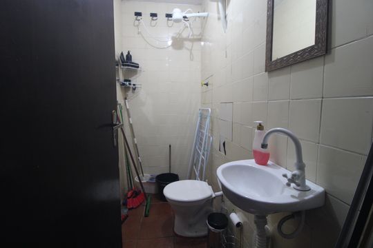 Banheiro da Edícula de casa para alugar com 2 quartos, 90m² em Vila Represa, São Paulo