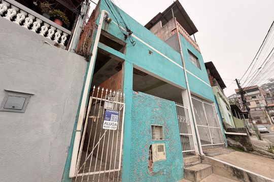Fachada de casa à venda com 2 quartos, 50m² em Vila Popular, Várzea Paulista