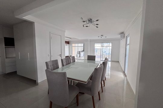 Sala de casa de condomínio à venda com 3 quartos, 213m² em Recreio dos Bandeirantes, Rio de Janeiro