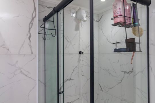 Banheiro de apartamento à venda com 2 quartos, 46m² em Conjunto Residencial José Bonifácio, São Paulo