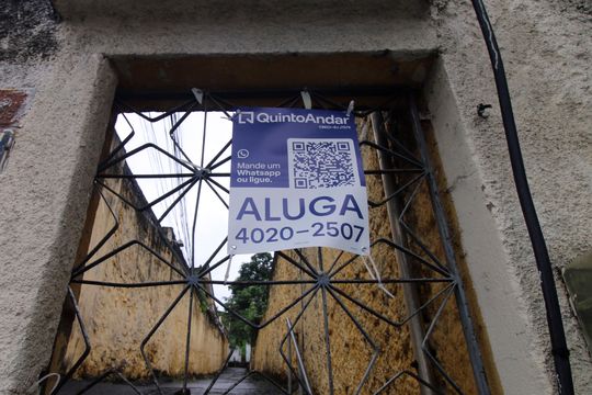 Placa de kitnet/studio para alugar com 1 quarto, 30m² em Brás de Pina, Rio de Janeiro