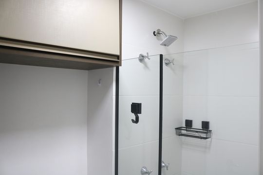Banheiro de kitnet/studio para alugar com 1 quarto, 25m² em Perdizes, São Paulo