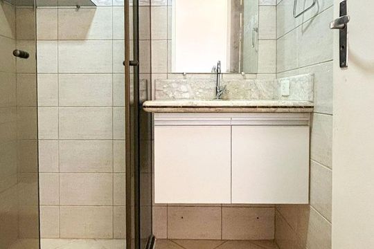 Banheiro Social de apartamento para alugar com 3 quartos, 64m² em Santo Amaro, São Paulo