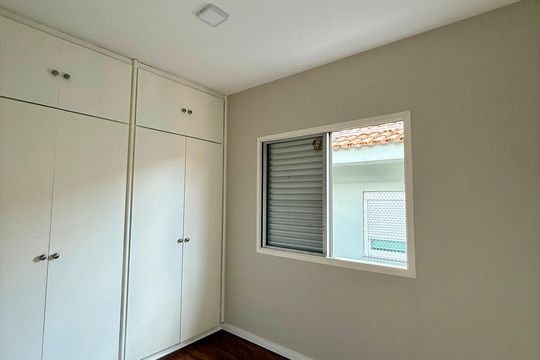 Casa à venda com 4 quartos, 204m² em Jardim Prudência, São Paulo