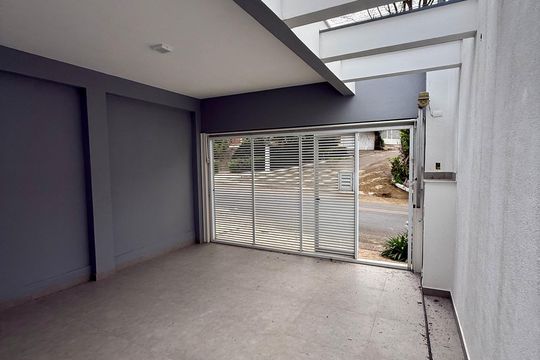 Casa à venda com 4 quartos, 204m² em Jardim Prudência, São Paulo