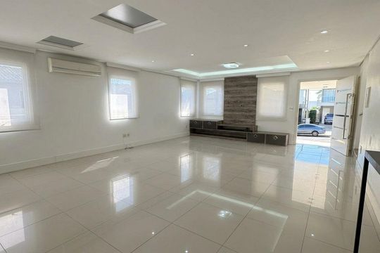Sala de casa de condomínio para alugar com 3 quartos, 230m² em Neópolis, Gravataí