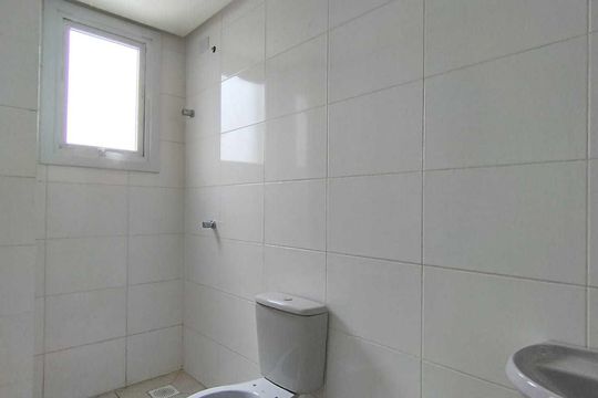 Banheiro social de apartamento para alugar com 1 quarto, 68m² em Freitas, Sapucaia do Sul