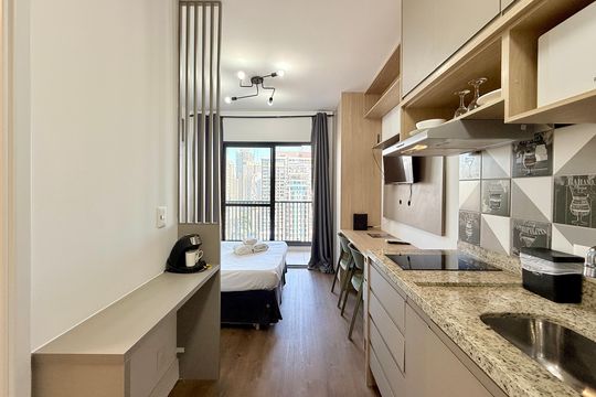 Cozinha de kitnet/studio para alugar com 1 quarto, 21m² em Jardim das Acacias, São Paulo