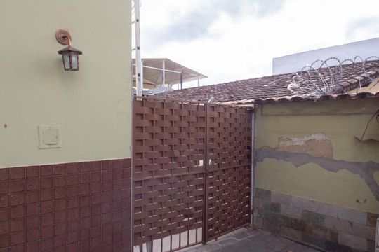 Garagem de casa à venda com 2 quartos, 60m² em Santa Branca, Belo Horizonte