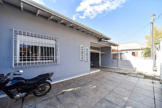 Fachada de casa para alugar com 5 quartos, 281m² em Sarandi, Porto Alegre