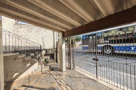 Garagem de casa à venda com 3 quartos, 130m² em Parque Casa de Pedra, São Paulo