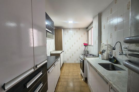 Cozinha de apartamento para alugar com 2 quartos, 70m² em Solemar, Praia Grande
