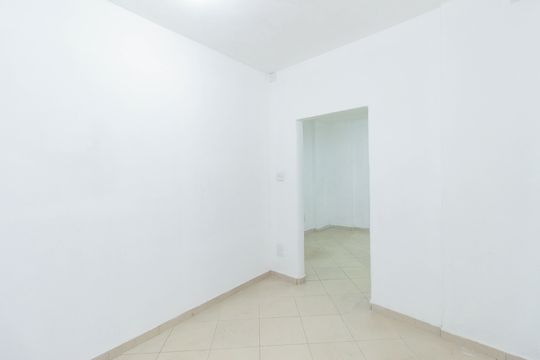 Sala de casa para alugar com 2 quartos, 72m² em Vila Mangalot, São Paulo