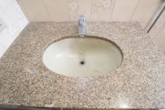 Banheiro Social de apartamento para alugar com 1 quarto, 47m² em Jardim Tres Marias, Guarujá