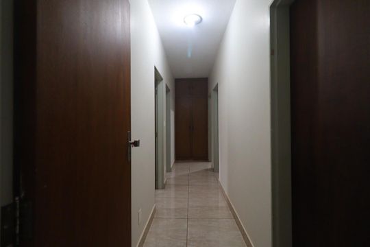 Corredor  de apartamento para alugar com 3 quartos, 118m² em Centro, Ribeirão Preto